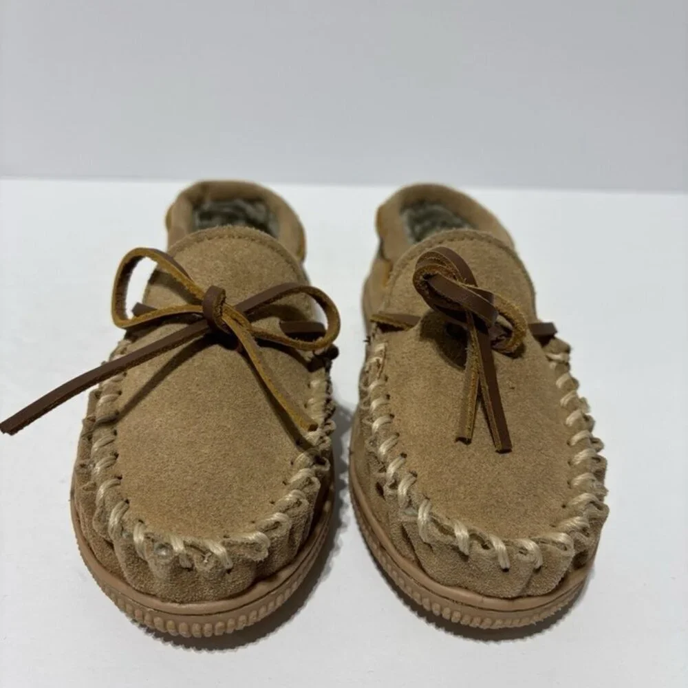 Minnetonka Little Kids’ Brown Moccasin Slippers, Boys’ Size 13 M